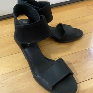 Sorry, black sandal, size 10